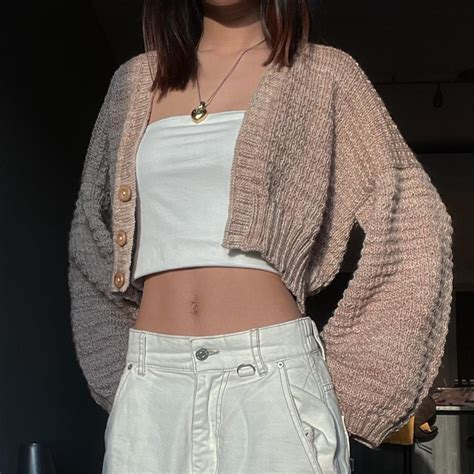 aesthetic cropped cardigan outfit ideas.